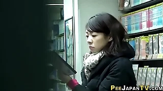 Fingering asian urinates
